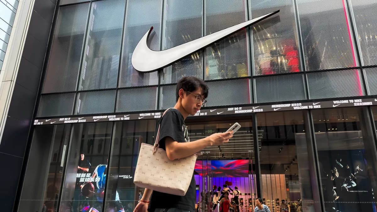 Las acciones de Nike caen un 10% tras previsiones de ingresos débiles y planes de despidos
